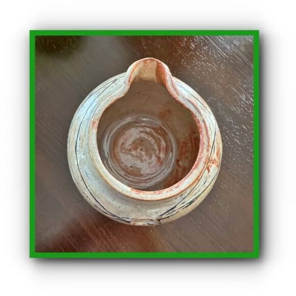 Pottery Vase Handcrafted in Nicaragua Unique Design Gray and Brown Color - Picture 3 of 4